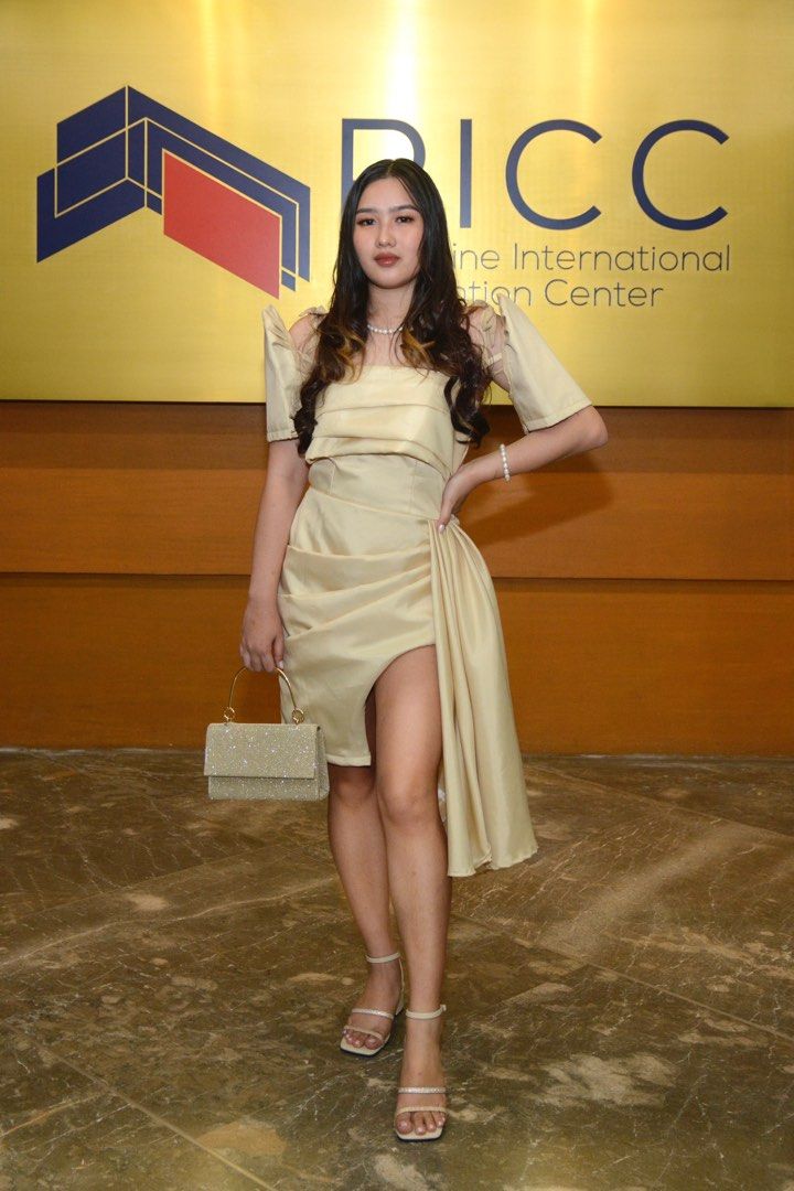 Graduation Dress Filipi ana Dress for RENT Detachable