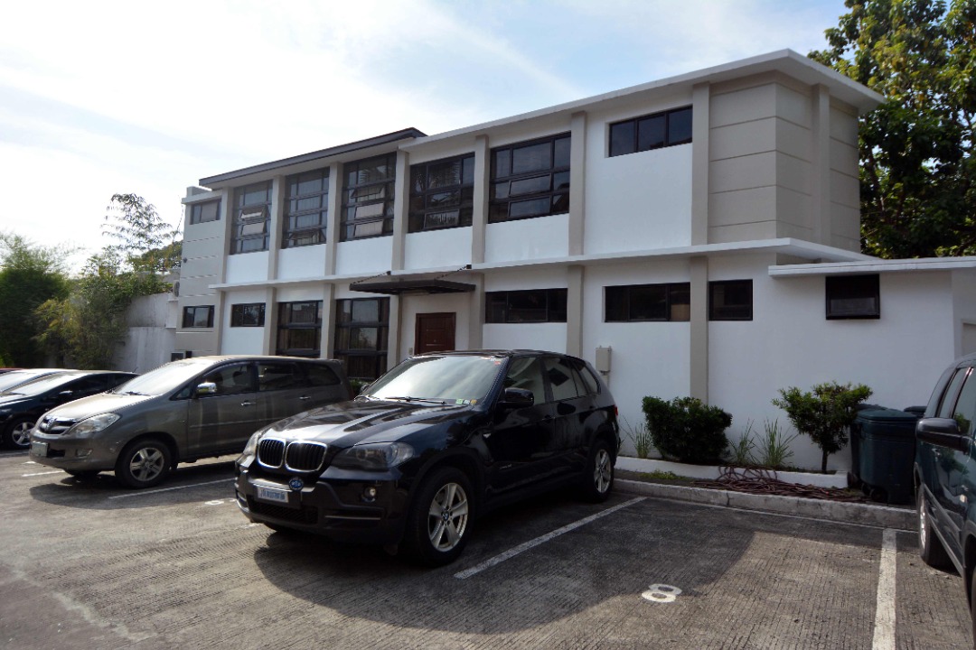 For Rent Beautiful Townhouse in Kapitolyo, Property, For Sale, House