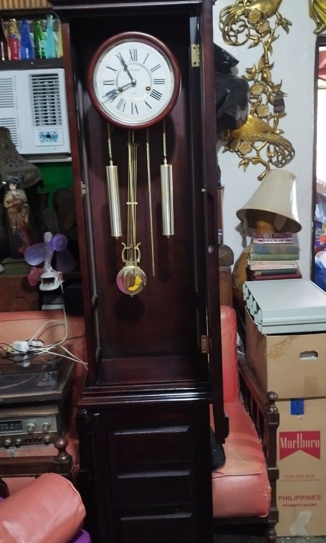 Vintage Grandfather clock chiming hourly ringing 75 "inches tall on