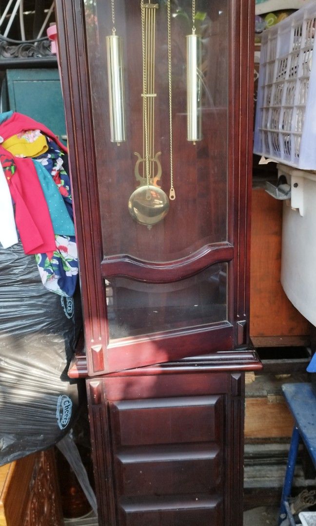 Vintage Grandfather clock chiming hourly ringing 75 "inches tall on