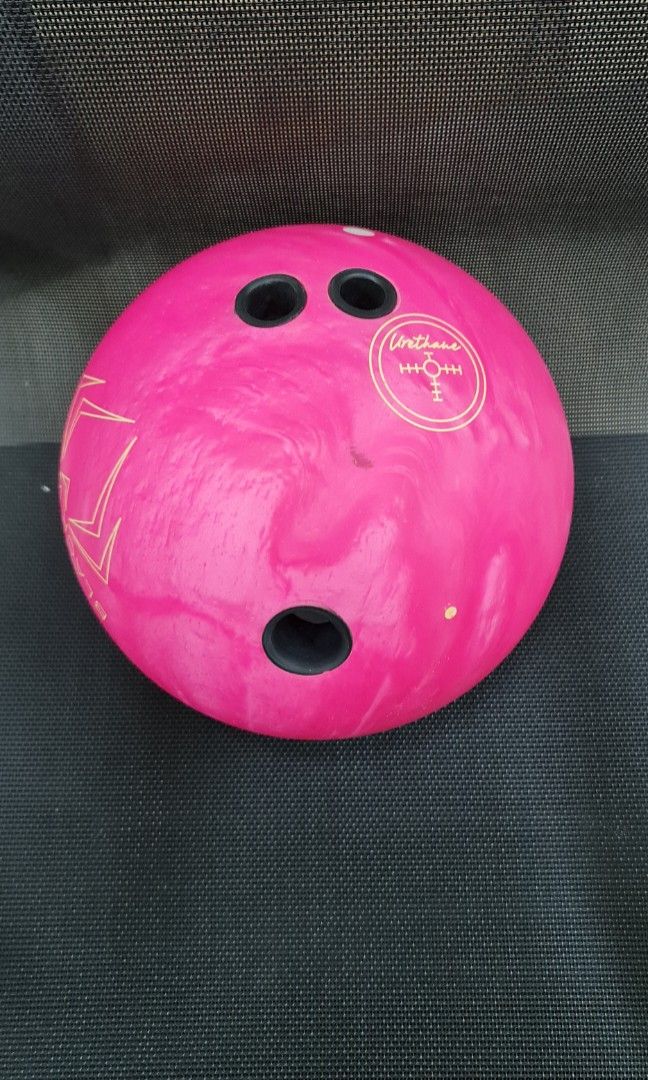 Hammer Black widow pink urethane bowling ball 14.2pounds, Sports