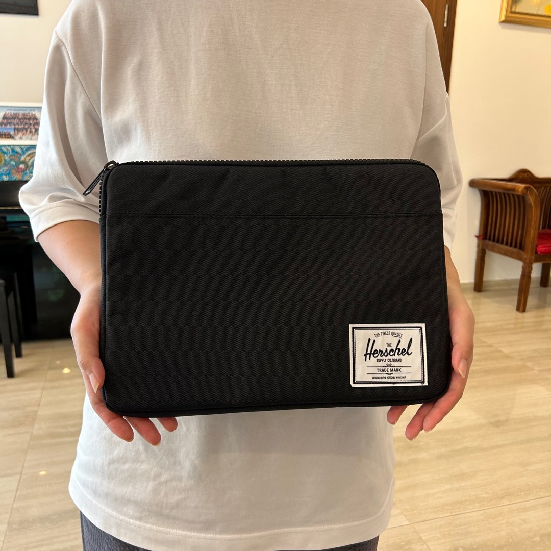 Herschel Anchor Sleeve [13-inch Black]: Laptop/iPad, Computers & Tech ...