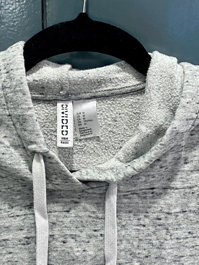H&M Grey Cropped Hoodie (Category: Coats, Jackets and Outerwear) located in Manila. Submitted by adr1anne (Listing ID 1227479696, Image 2). Description: 16.5 L/18 W (inches, laid flat).