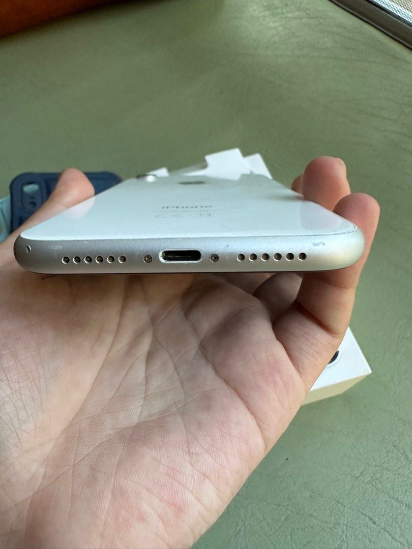 iPhone XR 64GB (Openline) (Category: iPhone X Series) located in Quezon City. Submitted by caraousells (Listing ID 1227517258, Image 3). Description: Iphone XR White - 64GB - Openline/Factory unlocked - Esim capable Current condition: - 81% battery life - All original parts (never replaced/repaired) - iOS 16 Issues: - Minor dents on lower sides - Small screen flare as seen on photo (not seen if in dark mode) Inclusions: - Original box - UK chargi