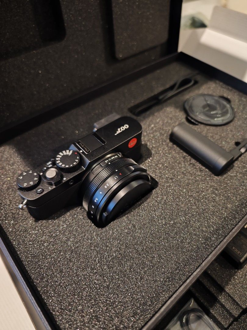 Leica D-Lux 7 Bond 007 Edition (Category: Cameras) located in Las Pinas. Submitted by johntaxpayer (Listing ID 1225506897, Image 2). Description: Used only for testing. Cosmetics: 9.9/10. Numbered 1030 out of only 1962 pieces ever released. Comes with Certificate of Authenticity, original box, leather holster, wriststrap and handgrip. Philippine SRP: Php126,000.