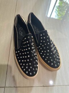 [Preloved] BLACK SNEAKERS SHOES SIZE 36