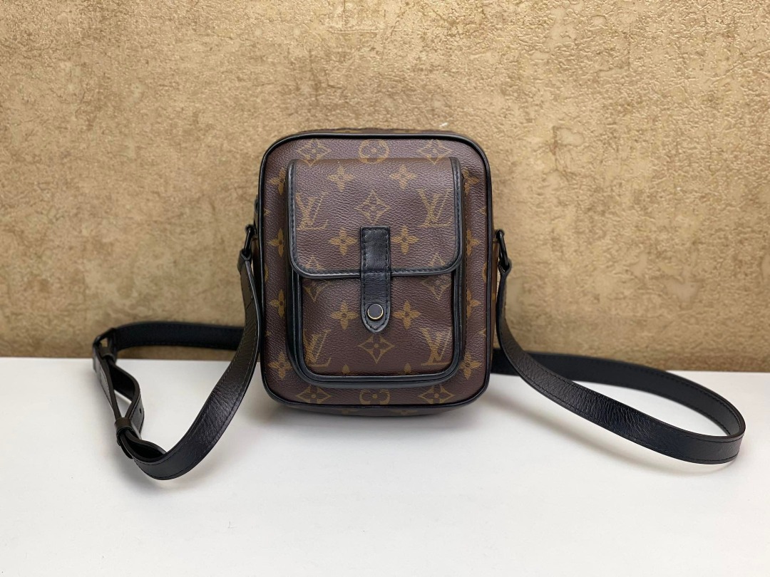 Louis Vuitton M69404 bag, Luxury, Bags & Wallets on Carousell