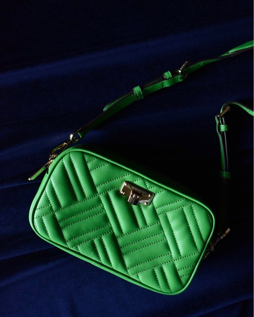 Michael kors peyton camera bag hotsell