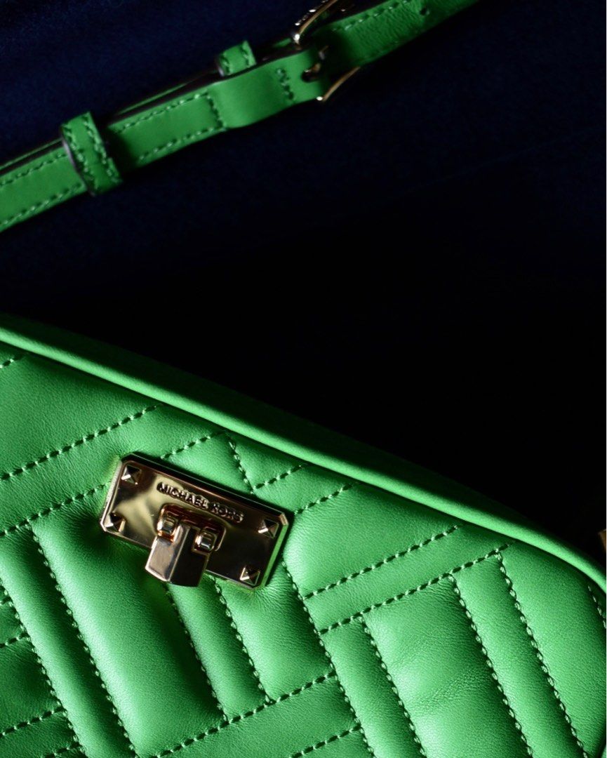 Michael kors peyton camera bag 2025