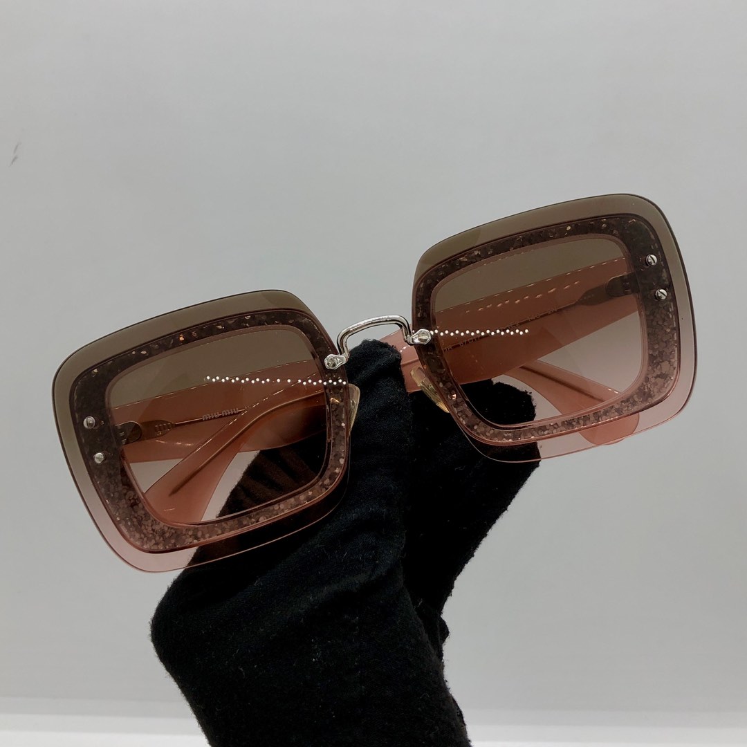 Miu Miu Round Tinted Sunglasses - Pink Sunglasses, Accessories - MIU187496  | The RealReal