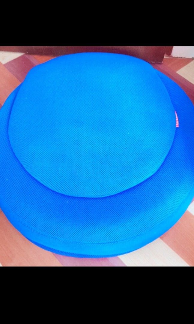 Neon gren and blue Foldable chair by kaki (Category: Chairs) located in Iloilo. Submitted by jdeah (Listing ID 1227423906, Image 3). Description: japanese brand 1700 kaki foldable chair negotiable price see photo 👆🏻 for preference have stained but can be washed. have zipper stainless and foam inside. durable.