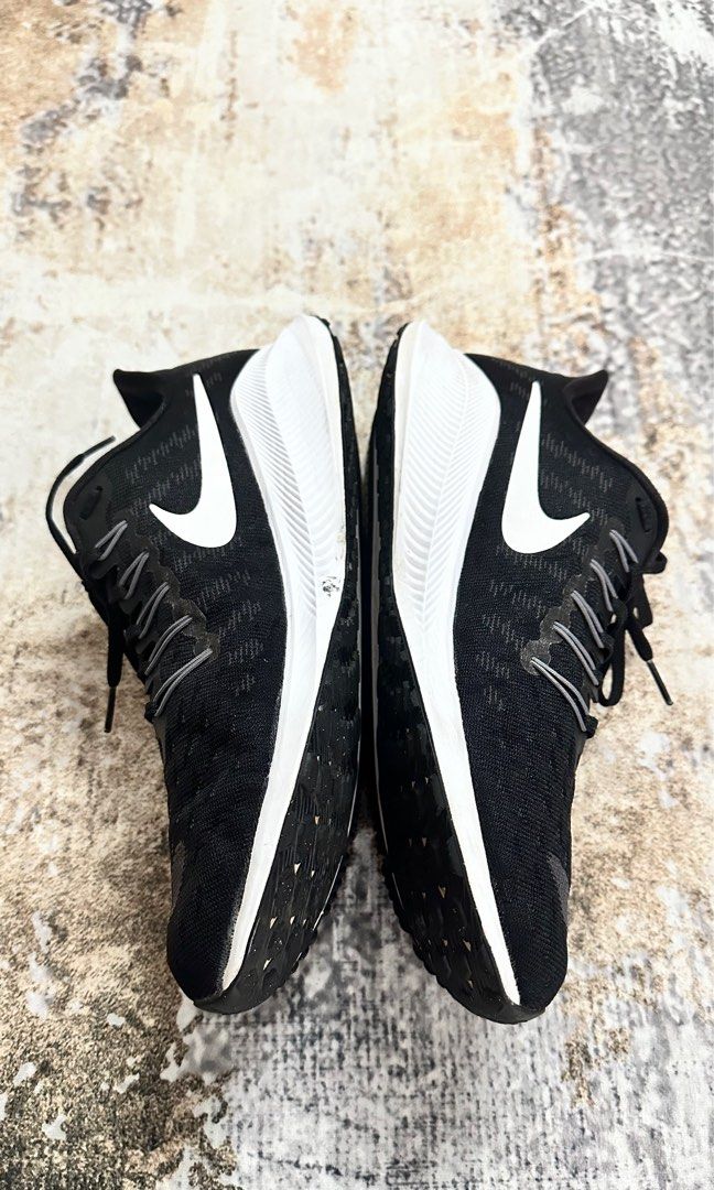 NIKE AIR ZOOM VOMERO 14
