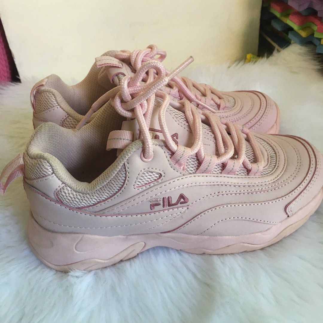 Pink fila 2024 trainers size 3