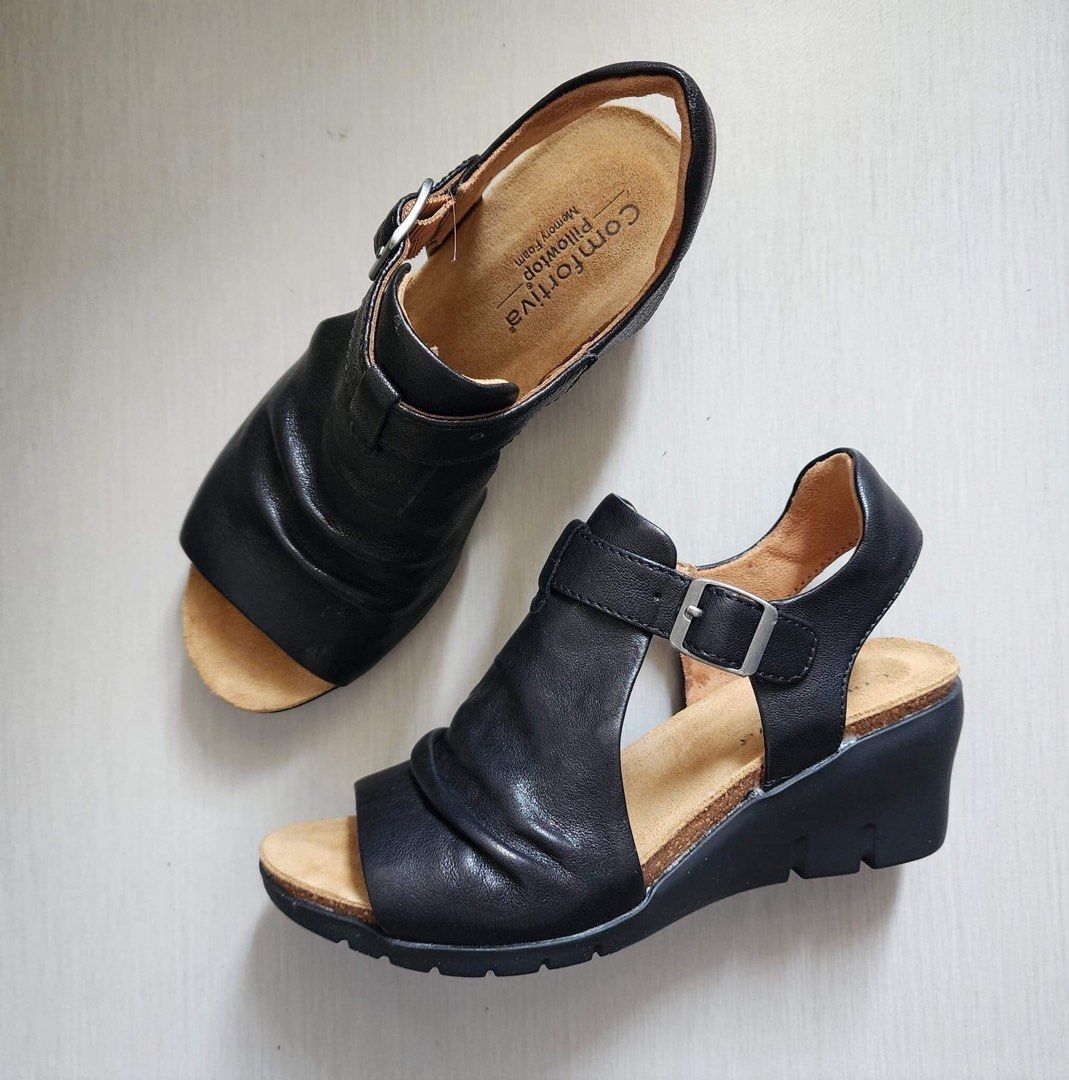 Comfortiva wedge deals sandals