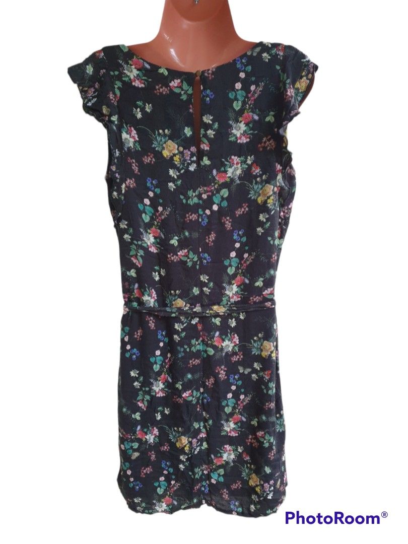 Promod Floral Dress (Category: Dresses) located in Tagaytay City. Submitted by jingstreasures (Listing ID 1227546867, Image 3). Description: Preloved Promod Floral Dress with small tear that has been stitched brand: Promod size: US 8 (on tag) (Actual colors may slightly vary due to lighting conditions).