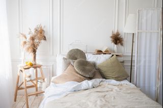 ***ROOM WANTED*** Female Accountant looking for a room! Immediate Move-in!