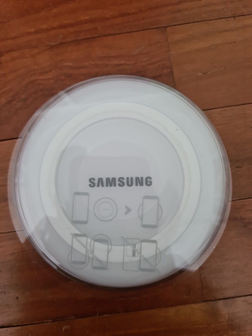 SAMSUNG White Wireless Charger EPPG9201, Mobile Phones & Gadgets