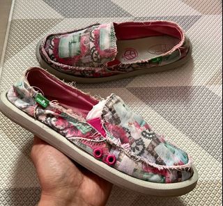 Sanuk womens slip on pink crocs