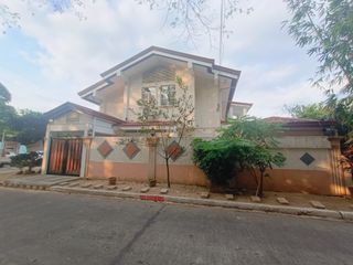 SEMI - FURNISHED 2 STORY HOUSE  IN BF HOMES PARANAQUE