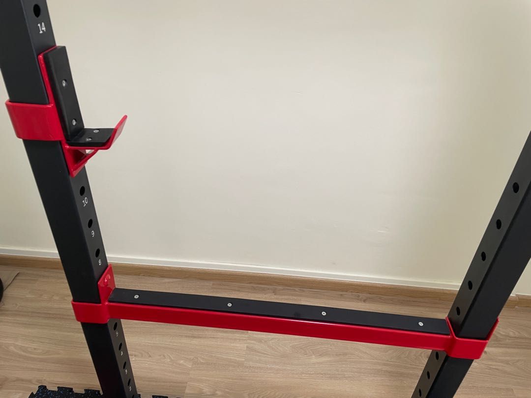 Squat Rack with cable attachment and floor padding, Sports Equipment ...