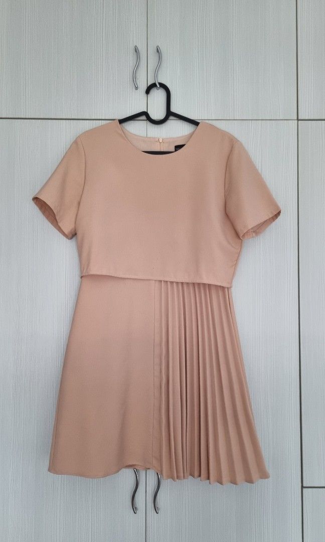 TCL Pleated Dress in Peach, Women's Fashion, Dresses Sets