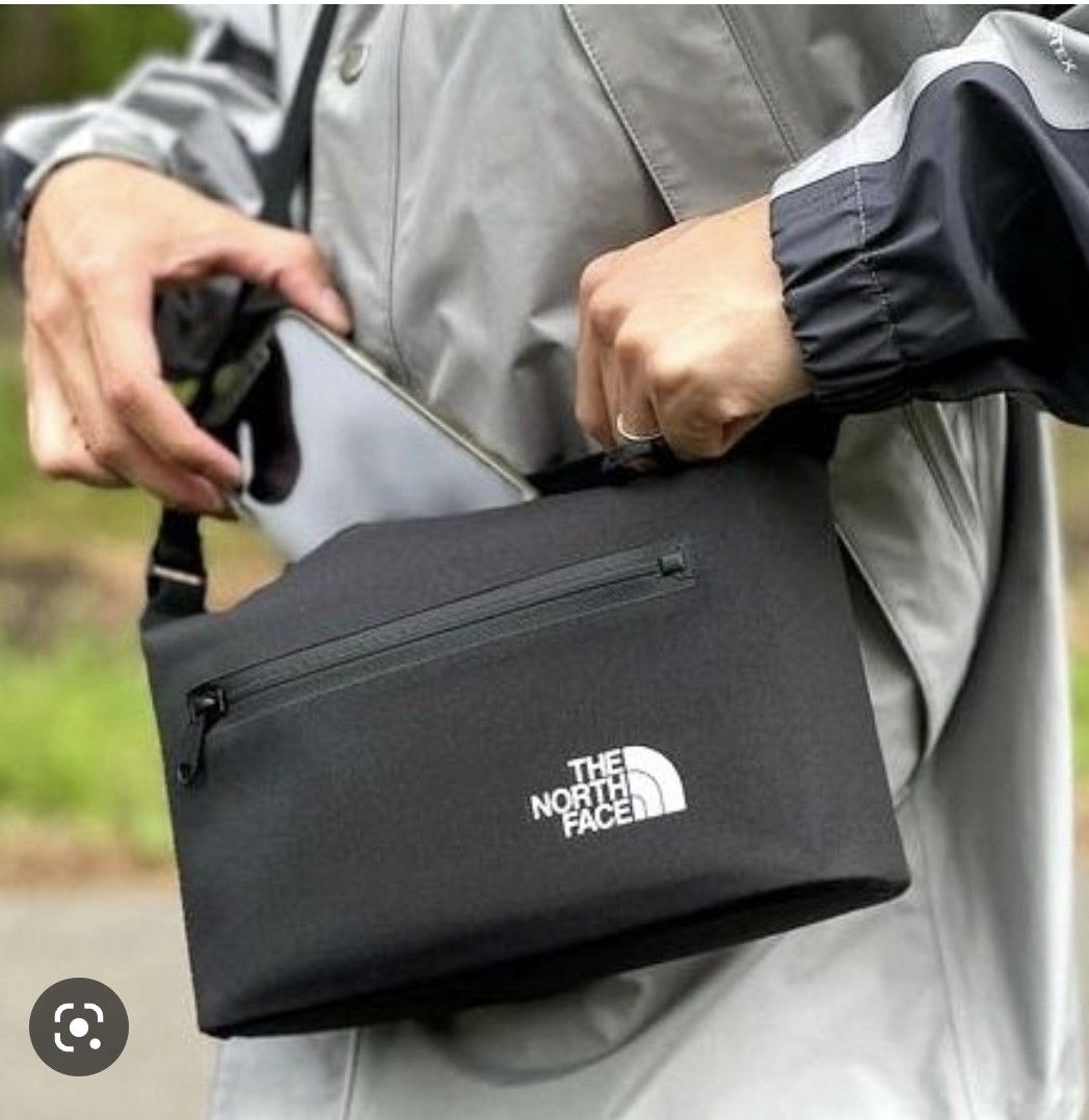 The North Face Fieludens® Cooler Pouch, 男裝, 袋, 小袋- Carousell