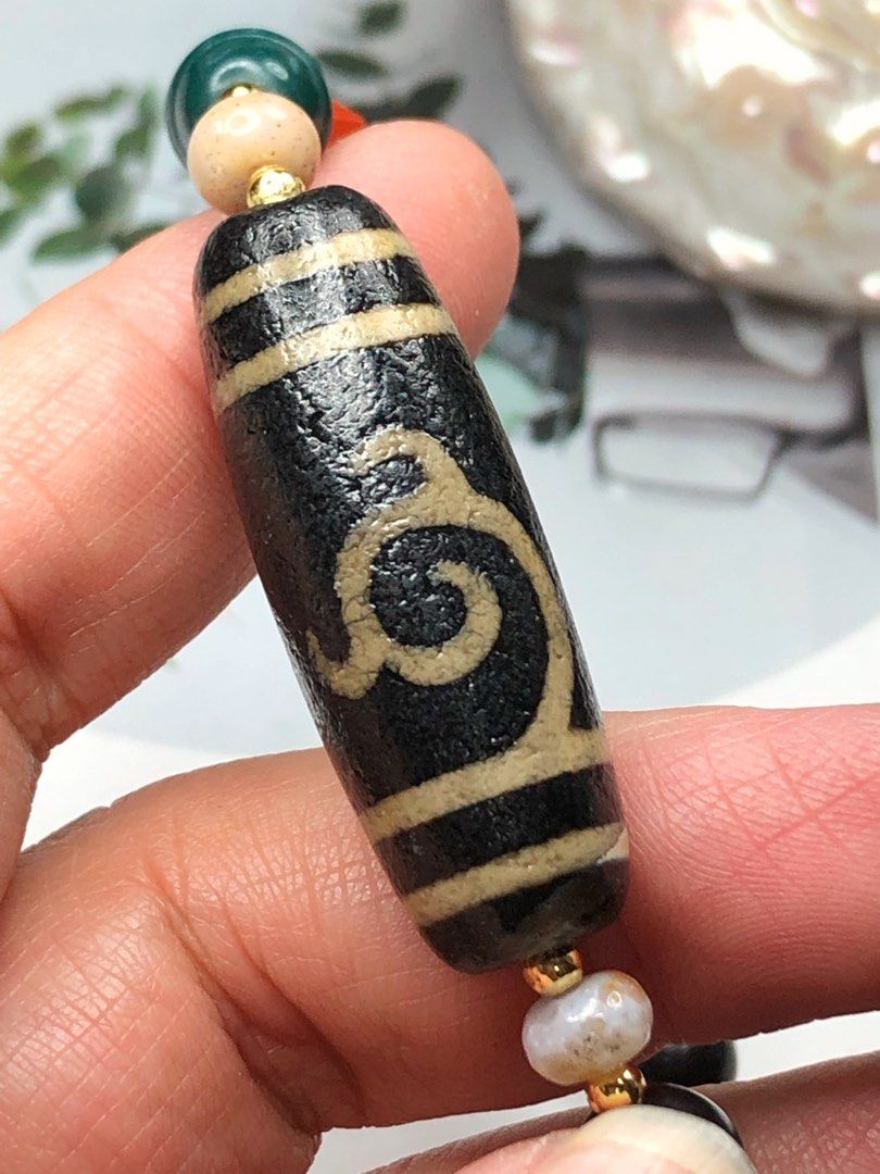 Tibetan Dzi Beads Green Tara Dzi Beads 藏传老矿绿度母天珠38.5x13.6mm, Women's  Fashion, Jewelry & Organisers, Bracelets on Carousell