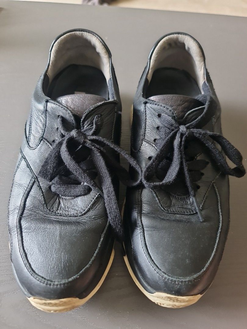 Vera Wang all leather sneakers Women s Fashion Footwear