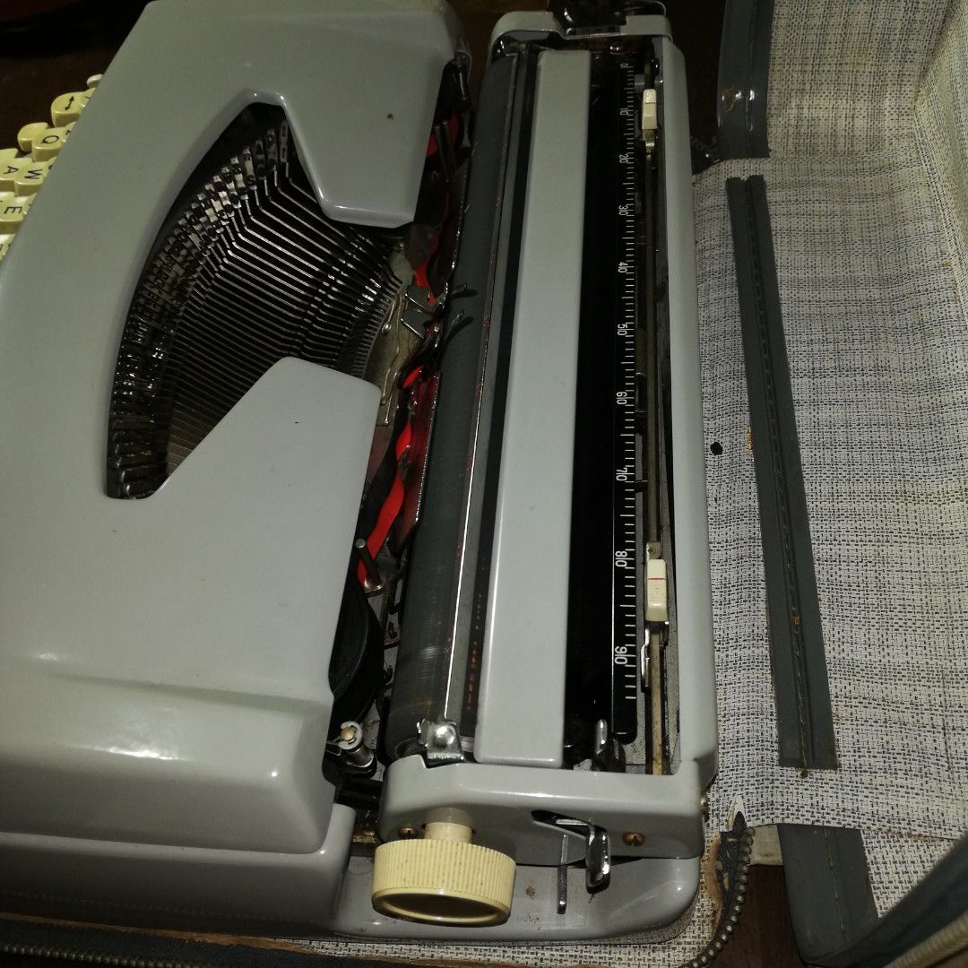 vintage brother valiant typewriter, Hobbies & Toys, Memorabilia