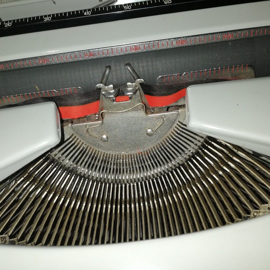 vintage brother valiant typewriter, Hobbies & Toys, Memorabilia