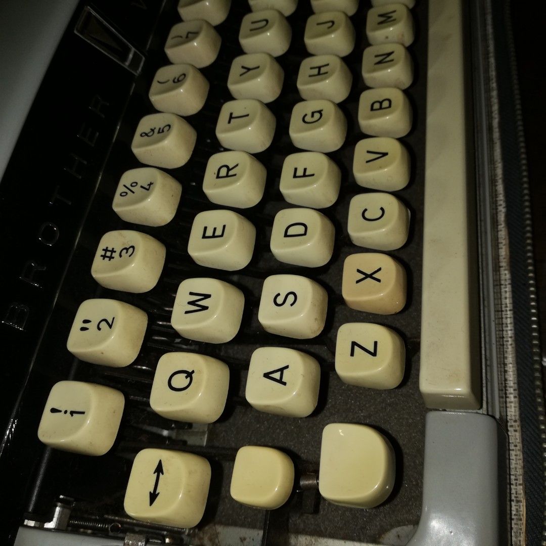 vintage brother valiant typewriter, Hobbies & Toys, Memorabilia