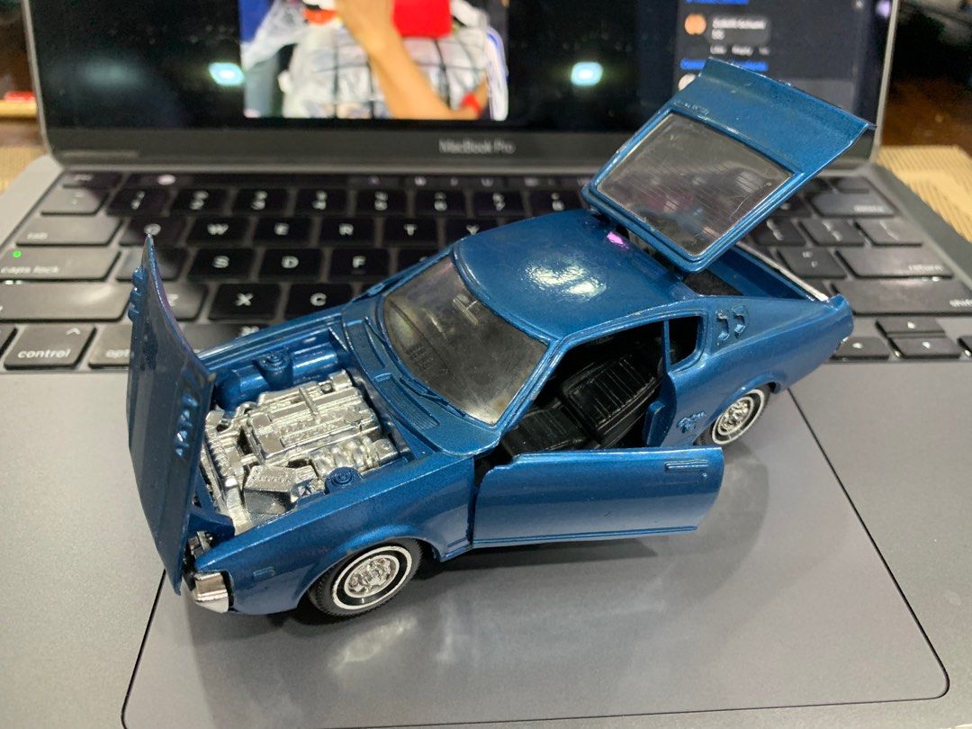 Miniature Yonezawa Diapet – Toyota 2000 GT Jaune – Échelle 1/40 – Japon – Années 70