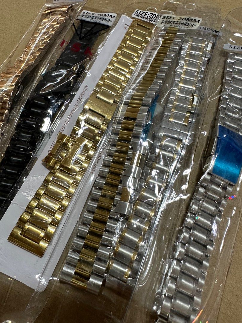 Watch strap (Category: Watches) located in Singapore. Submitted by kairos.moment (Listing ID 1227436282, Image 3). Description: Metal strap ( Stainless steel) Various size available- 18; 20; 22).