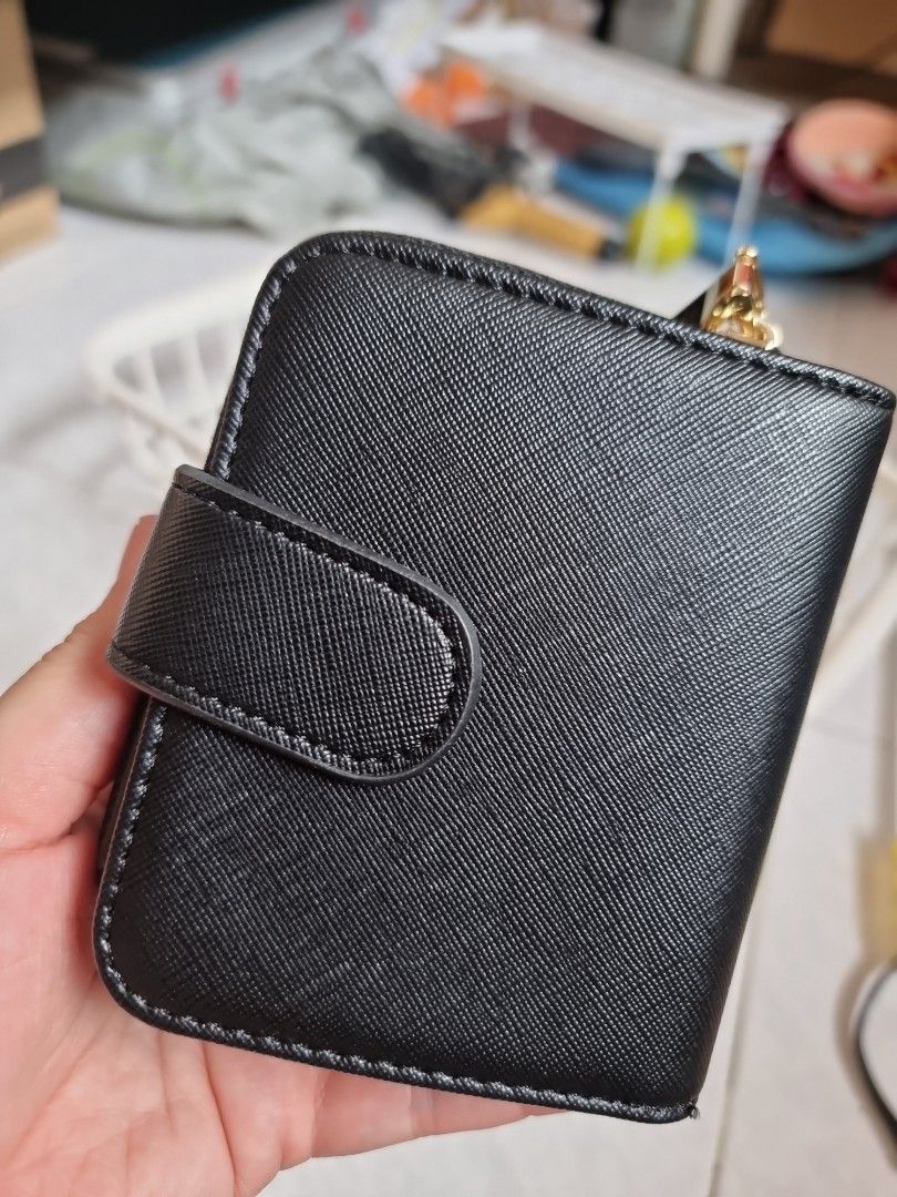 Zara Basic wallet (Category: Wallets & Card Holders) located in Singapore. Submitted by moccy20 (Listing ID 1227489543, Image 2). Description: Brand new, comes with the dust bag..