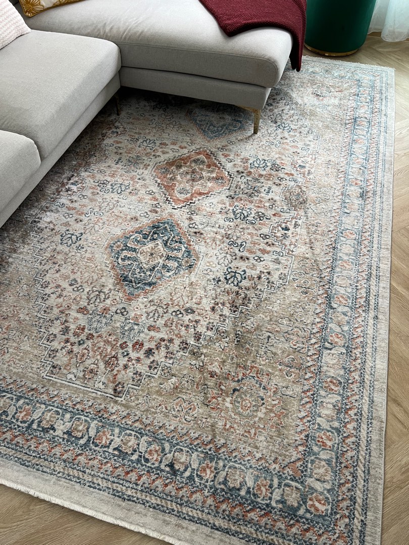 183cm x 279cm Unique Loom Carpet (Made in Turkey), Furniture & Home