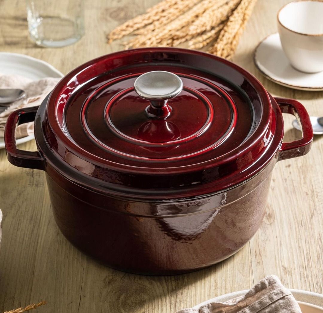 26cm Enameled Dutch Oven (Category: Cookware & Accessories) located in Manila. Submitted by live_tjgo1 (Listing ID 1224223648, Image 1). Description: Never used, just stored. Serving size for 5 to 6 people..