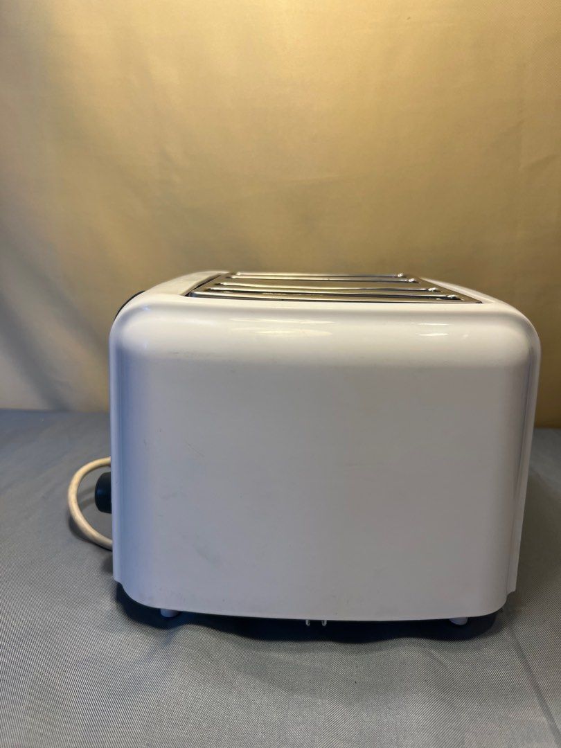 4 Slice Toaster (Category: Ovens & Toasters) located in Quezon City. Submitted by lucas_luxuries (Listing ID 1224245916, Image 3). Description: Home Maker 4 Slice Toaster - Australian Mall Pullout - Australian Mall Display - Unused - Minor Scratches - Issue: See on pictures - 220V.