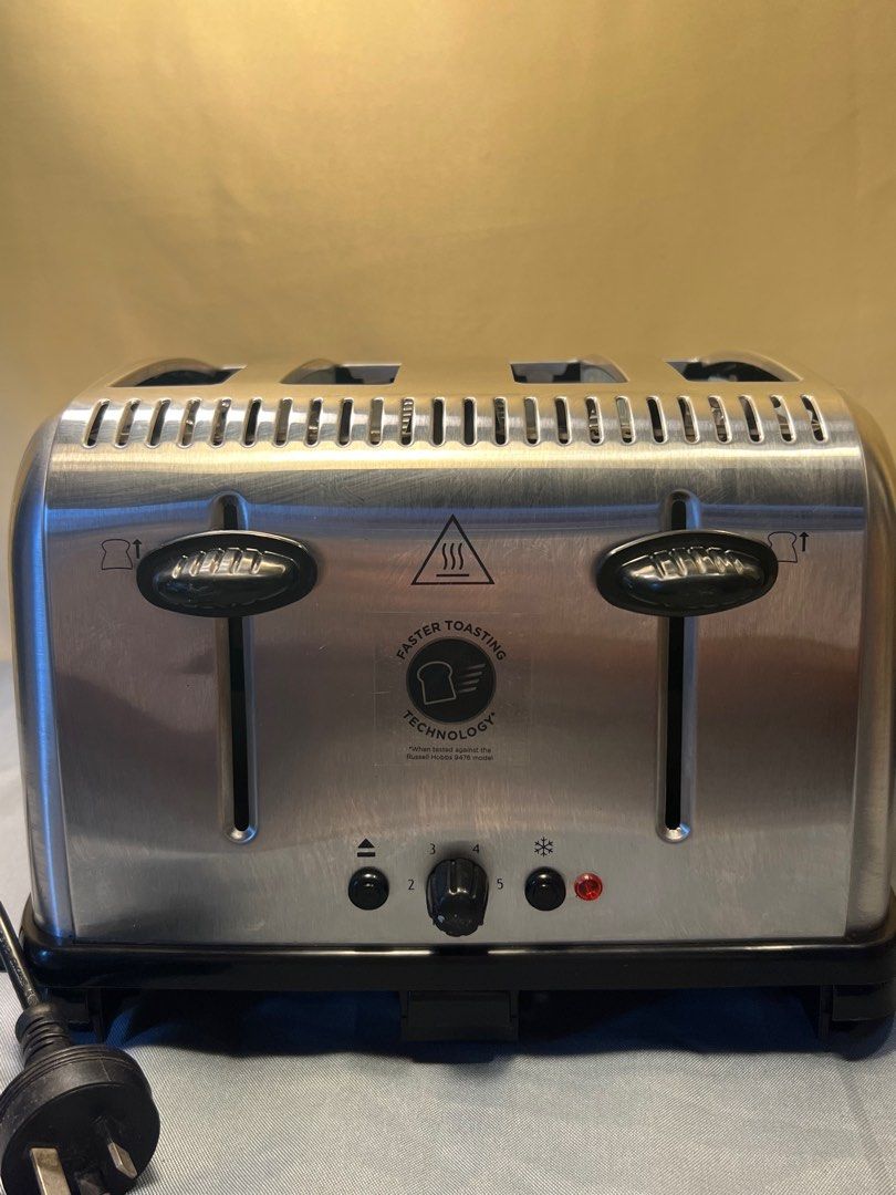 4 Slice Toaster (Category: Ovens & Toasters) located in Quezon City. Submitted by lucas_luxuries (Listing ID 1224247394, Image 2). Description: 4 Slice Toaster - Australian Mall Pullout - Australian Mall Display - Unused - Minor Scratches - 220V.