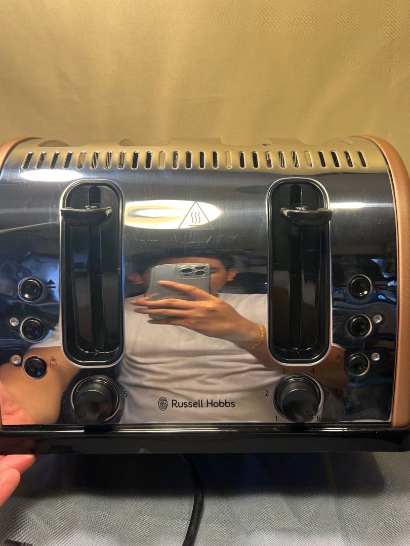 4 Slice Toaster (Category: Ovens & Toasters) located in Quezon City. Submitted by lucas_luxuries (Listing ID 1224248326, Image 2). Description: 4 Slice Toaster - Australian Mall Pullout - Australian Mall Display - Used only for demo - Minor Scratches - 220V.