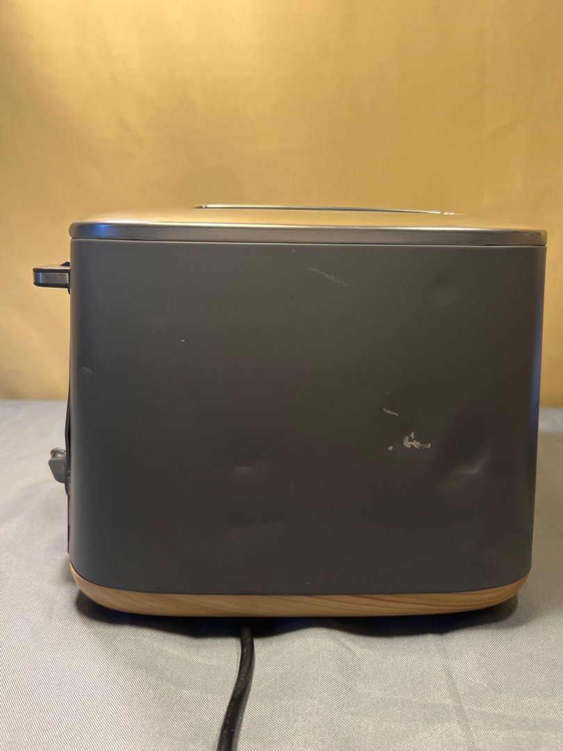 4 Slice Toaster (Category: Ovens & Toasters) located in Quezon City. Submitted by lucas_luxuries (Listing ID 1224248740, Image 3). Description: 4 Slice Toaster - Australian Mall Pullout - Australian Mall Display - Used only for demo - Minor Scratches - See issue on pictures - 220V.