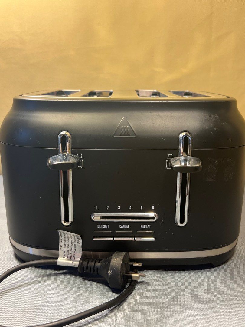4 Slice Toaster (Category: Ovens & Toasters) located in Quezon City. Submitted by lucas_luxuries (Listing ID 1224249809, Image 2). Description: 4 Slice Toaster - Australian Mall Pullout - Australian Mall Display - Used for demonstrations - Minor Scratches - 220V.