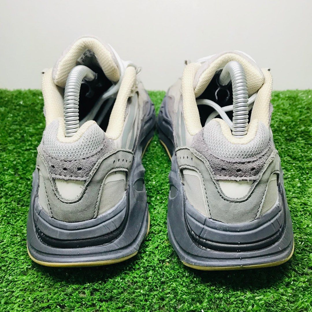 Yeezy 700 inside hot sale