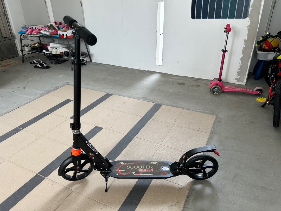 Adult kick scooter, Sports Equipment, Sports & Games, Skates
