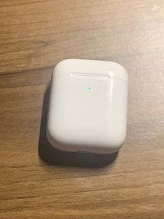 Airpods 2 w/ Wireless Charging Case