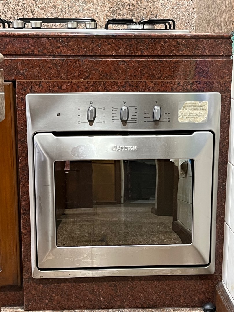 Ariston builtin oven (gas for the heat, electrical for the light and