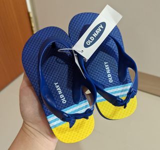 Old navy boys slippers sales