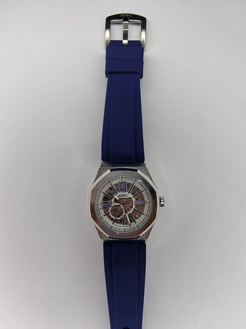 Automatic Watch (Category: Watches) located in Jelutong. Submitted by builderjam (Listing ID 1224268362, Image 1). Description: automatic watch keeps good time negotiable.