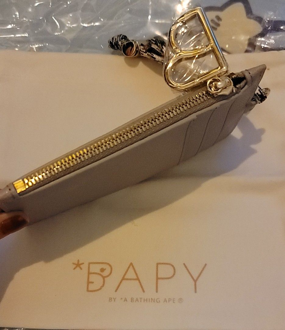 Bapy （分類：手袋及銀包）位於 Hong Kong。 由 easy1228 提交（商品編號 1224255903，圖片 3）。簡介： 100%new。