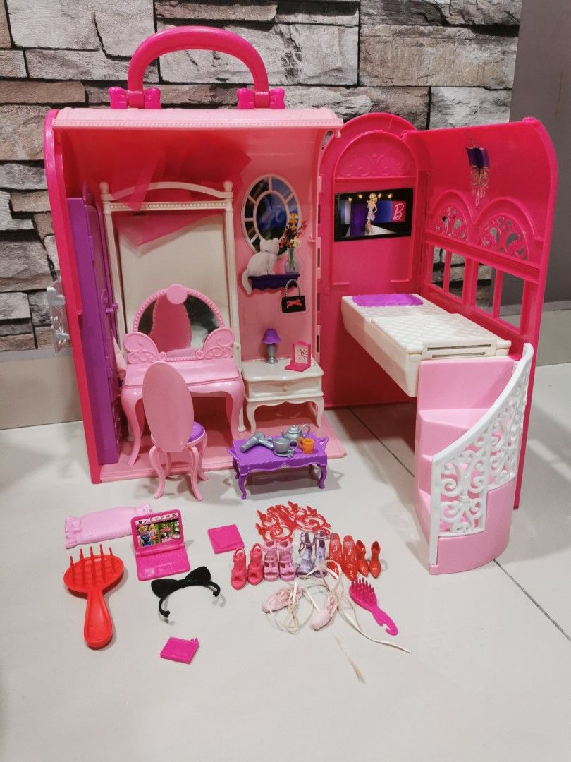 Portable barbie outlet doll house