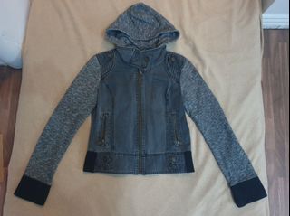 (Category: ) located in . Submitted by offmycloset (Listing ID 1224307174, Image 1). Description: .